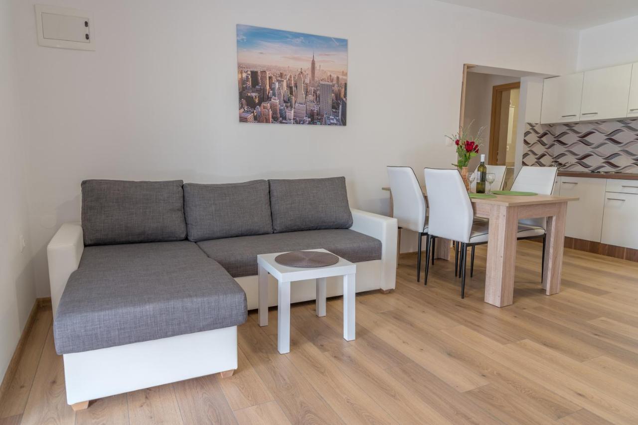 Krzak Apartment *